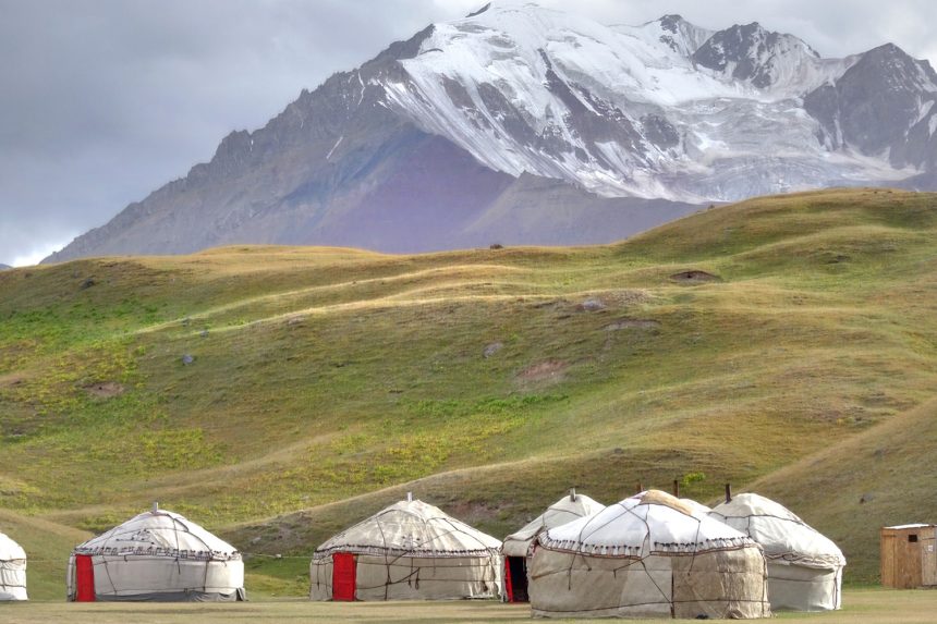 Yurt_camp_Tulpar_Kul_Lake